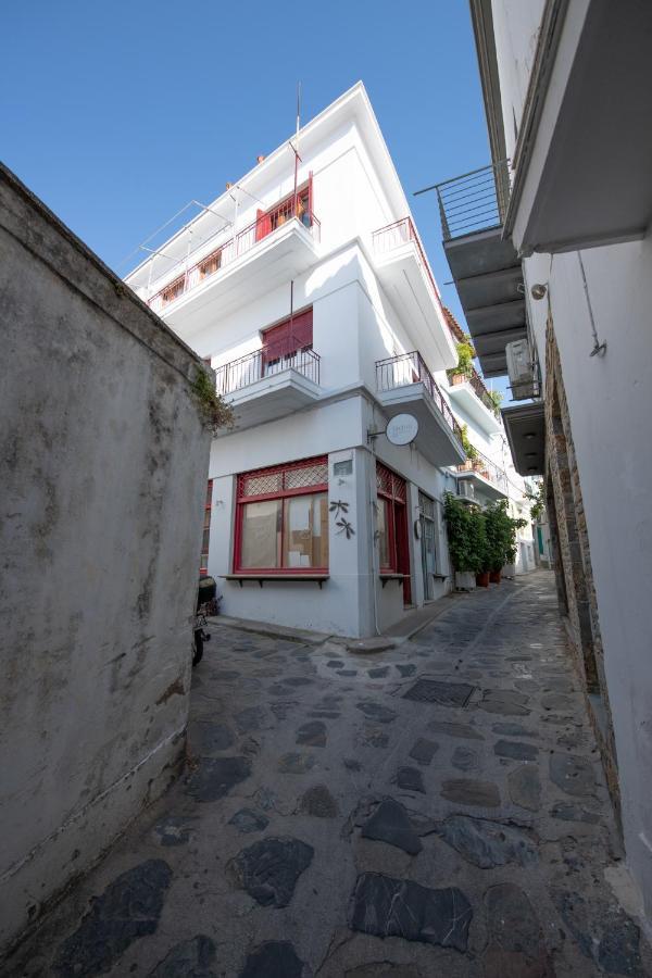 Lovely One-Bedroom Flat In Skopelos Bagian luar foto